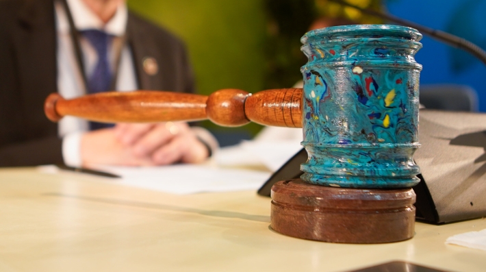 Photo of the plastic gavel during UNEA 5.2